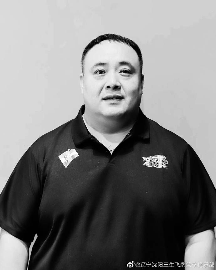 叶辰这才满意，又道：对了，我老婆堂妹那边，你们平时有什么礼仪方面的需要，可以照顾照顾她的生意，不过也不要搞的太夸张，萧薇薇以前性格很飘，我怕她得势之后又得意忘形。